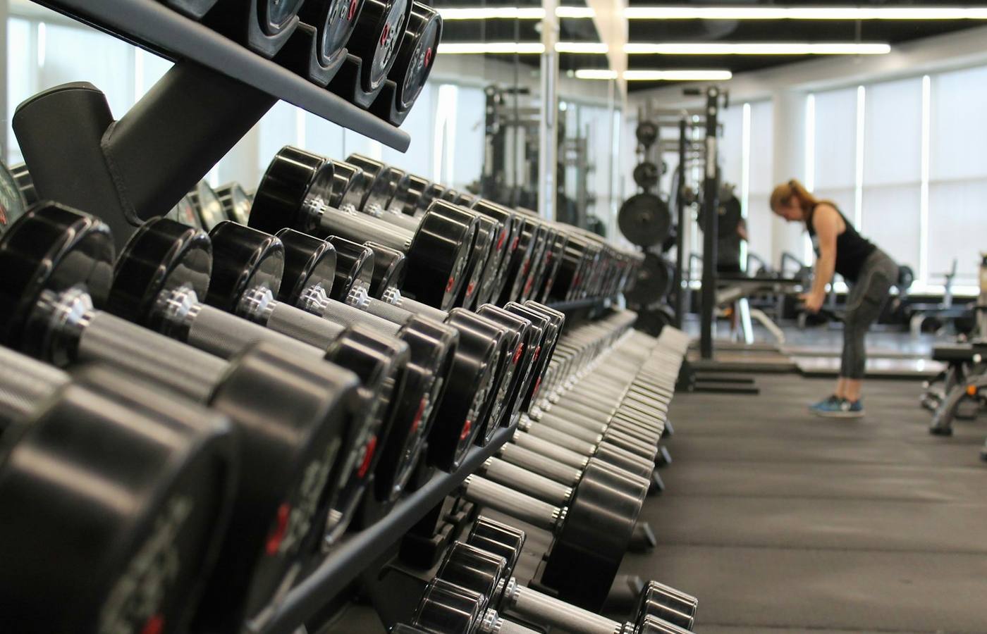 Moderní fitness centrum s profesionálním vybavením